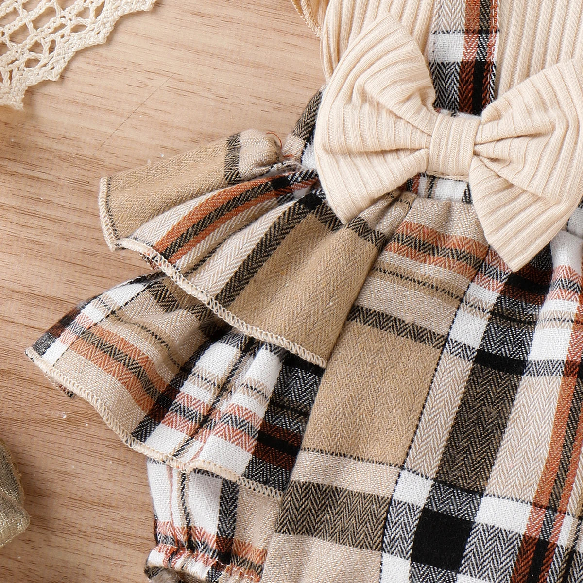 PatPat 2pcs Baby Girl Romper 95% Cotton Ribbed Ruffle-sleeve Bow Decor Spliced Plaid Romper & Headband Set - mariaestalocashop