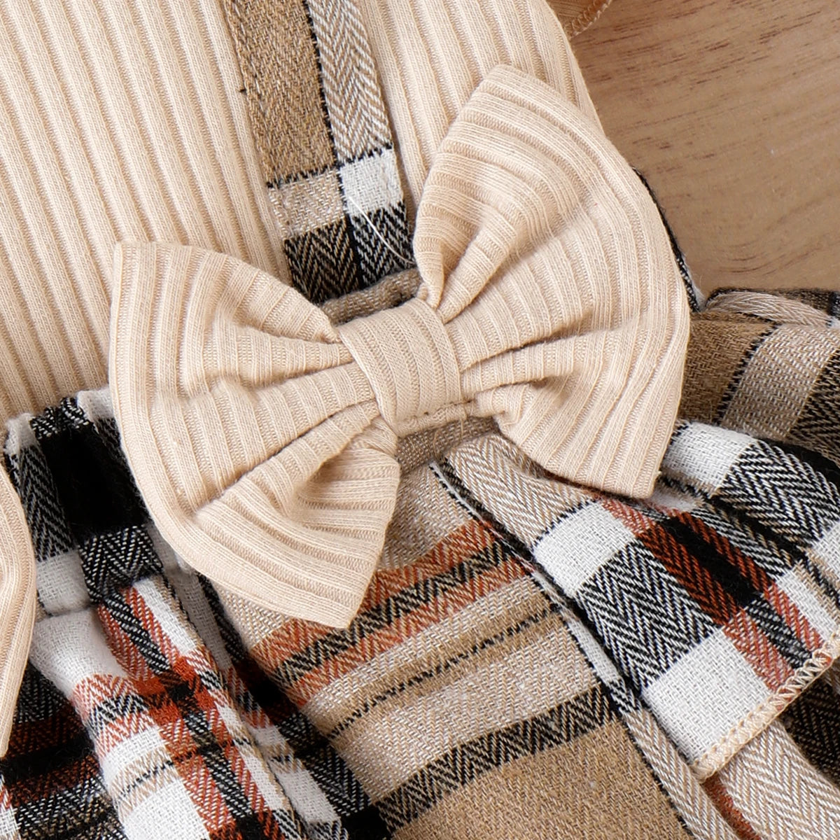 PatPat 2pcs Baby Girl Romper 95% Cotton Ribbed Ruffle-sleeve Bow Decor Spliced Plaid Romper & Headband Set - mariaestalocashop