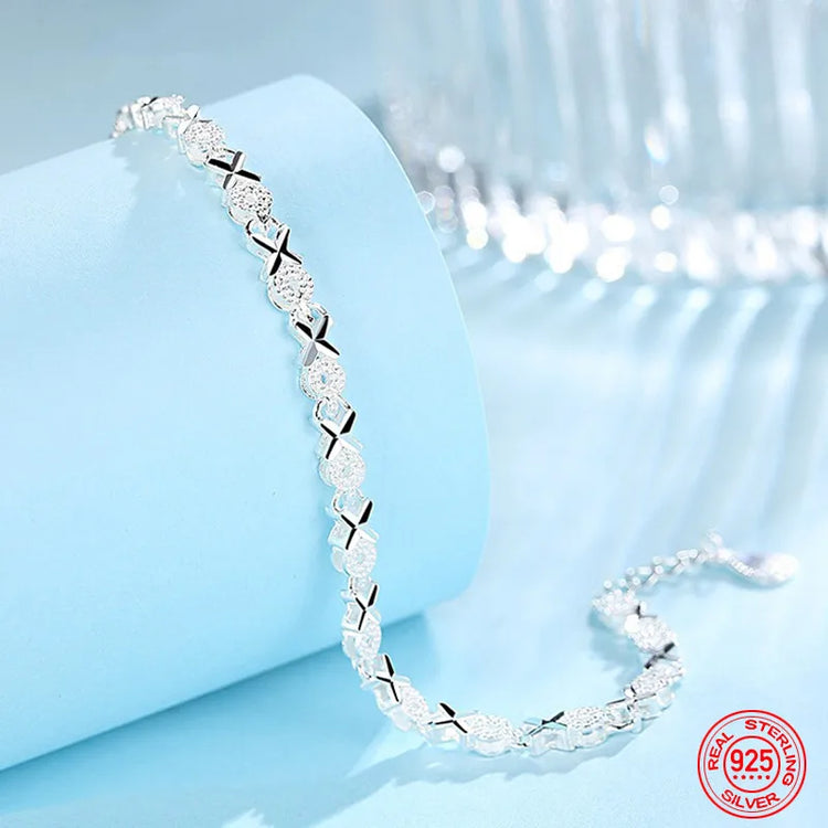 Add a touch of elegance and sparkle to any outfit with the Diamond Style Jewelry Necklace from Sewamazing.shop. This stunning necklace features intricately designed faux diamonds that radiate brilliance and sophistication. Perfect for special occasions or adding a bit of glamour to everyday wear, the necklace is crafted with high-quality materials to ensure durability and long-lasting shine.